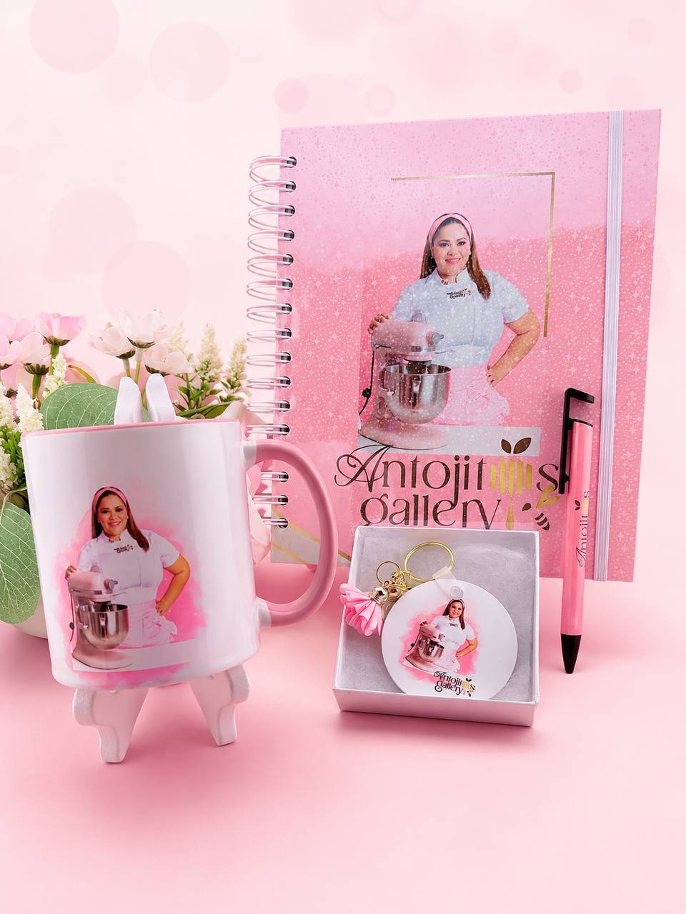 Kit de libreta, bolígrafo, taza y llavero NFC con logo para marcas y negocios, nombres, y diseños de tu preferencia. Perfecto para regalos, eventos empresariales, personalizaciones personales.