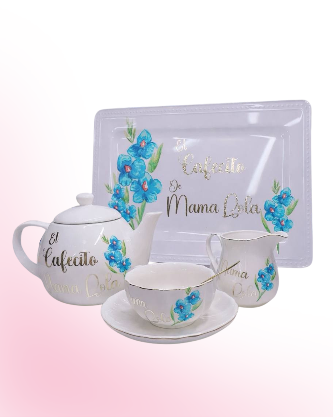 Set de greca Eva, incluye tetera, taza con plato, cucharilla, mini jarra y bandeja de porcelana. Perfecto para regalar, para armar tu rinconcito del café o té, para personalizar como desees. Especial para amantes del café 